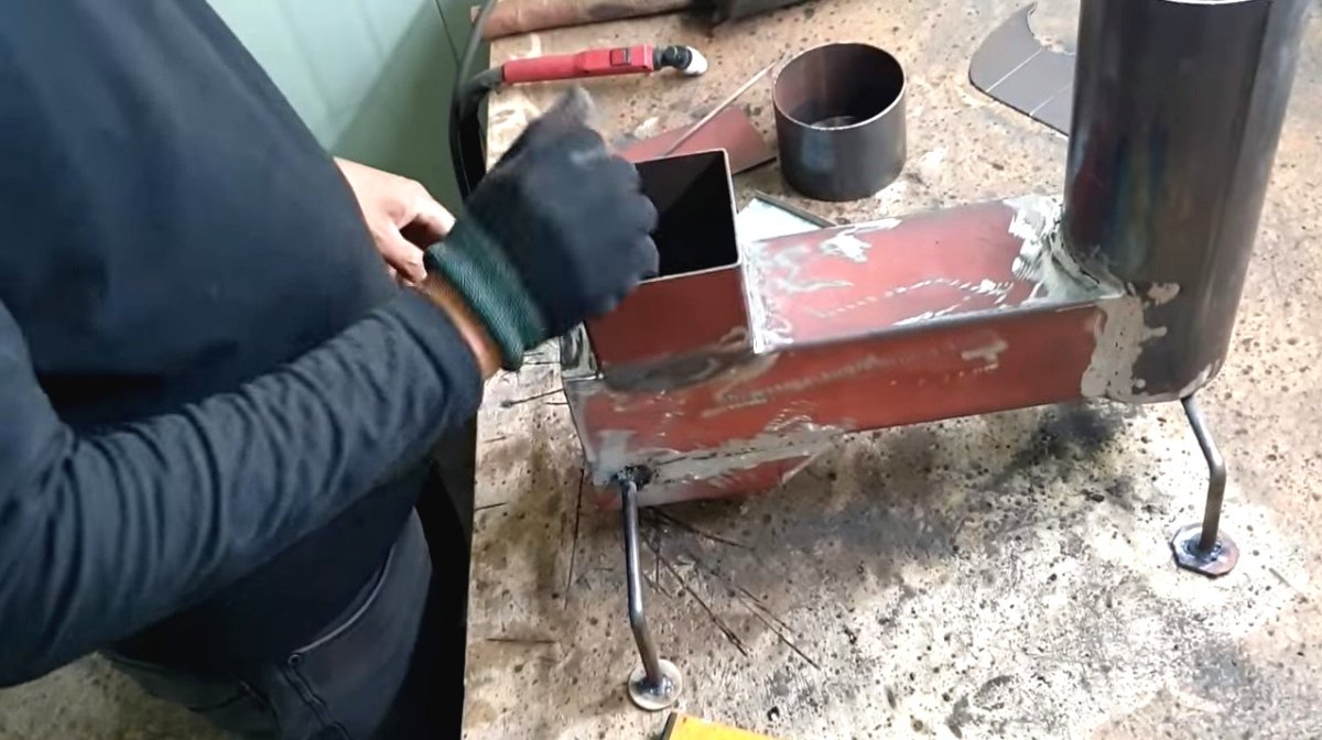 Небольшая печь с конфоркой и варочной плоскостью - фото 12