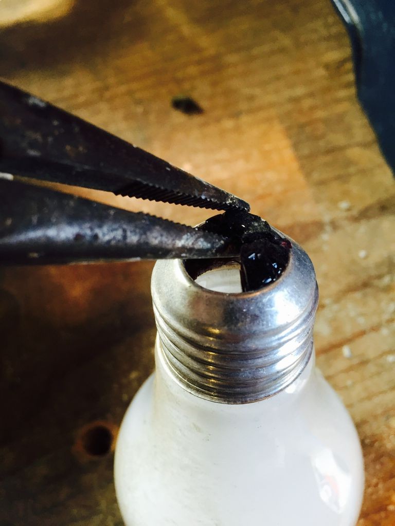 Необычная вешалка из бетонных лампочек - фото 3