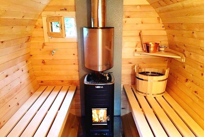 Баня-бочка с классической крышей - фото 3