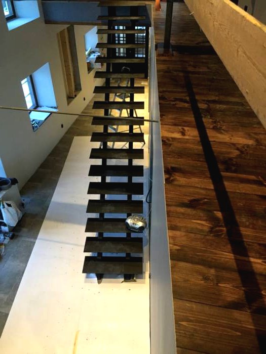 Необычный дом с видом на озеро - фото 33