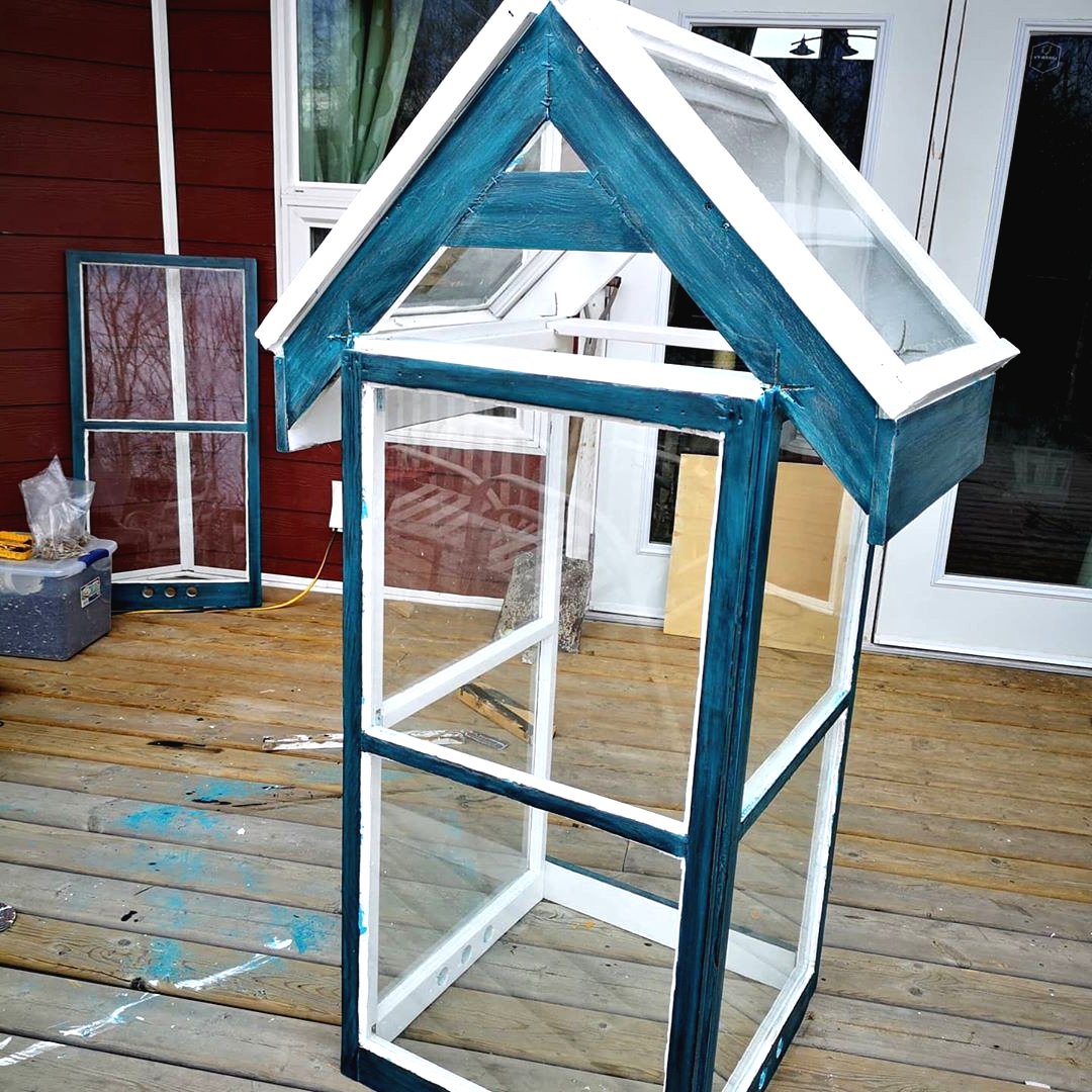 Мини теплица для улицы из оконных рам для комнатных цветов - фото 10