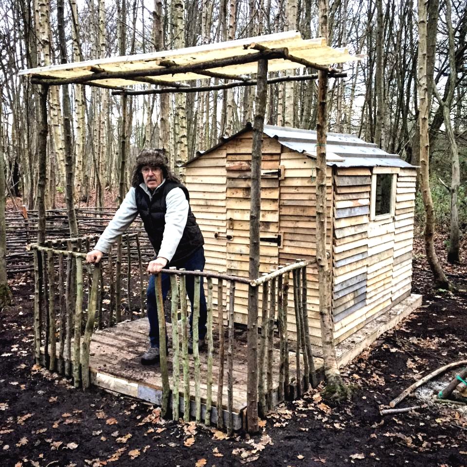 Маленький деревянный домик из поддонов - фото 4