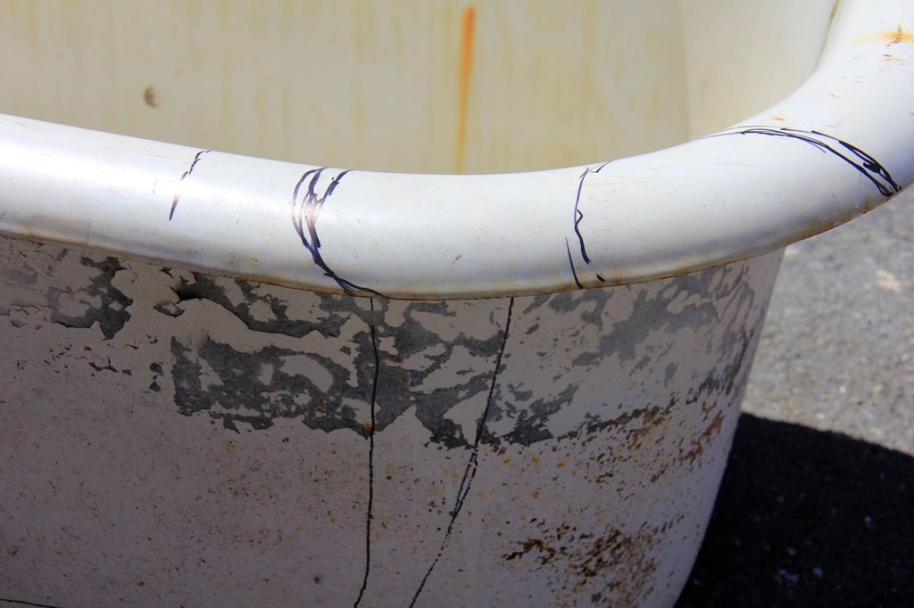 Оригинальная кушетка из старой ванны - фото 9