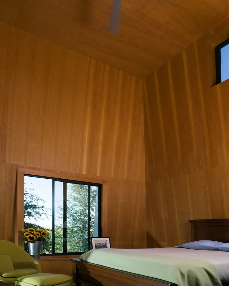 Необычный дом с башней - фото 9