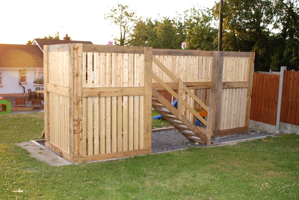 Детский домик из поддонов - фото 3