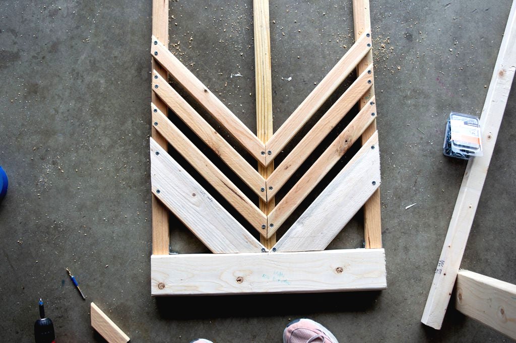 Оригинальное кресло из дерева - фото 14