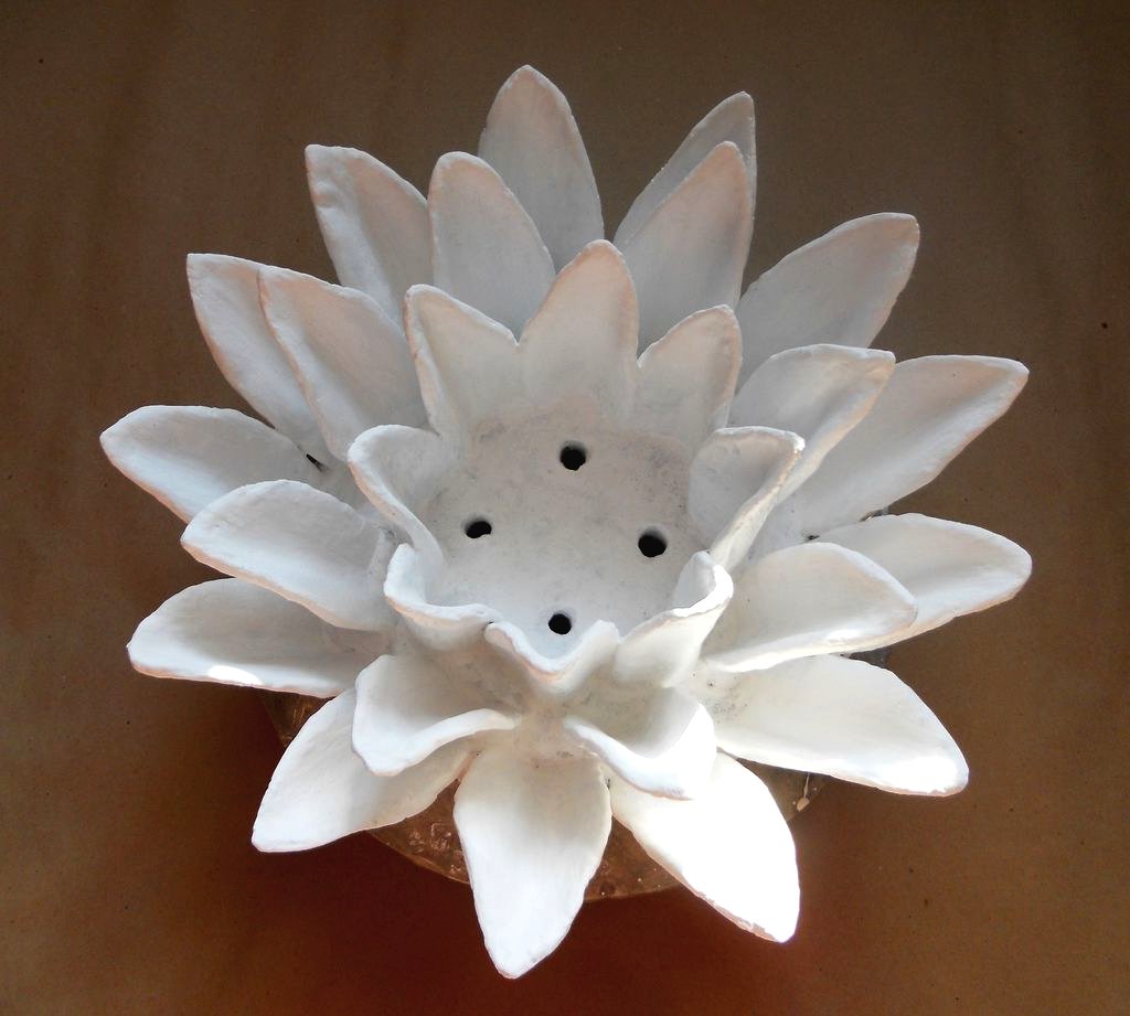 Клумба из цемента в форме лилии - фото 16