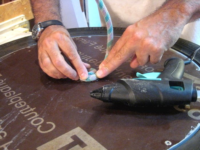 Столик из автопокрышки - фото 7