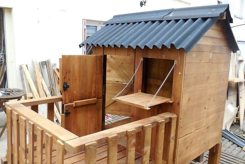 Оригинальный детский домик из поддонов - фото 2