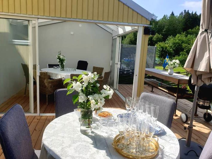 Необычная закрытая беседка - фото 14