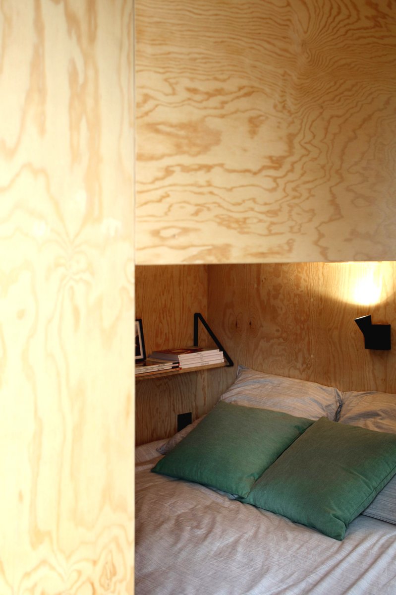 Небольшой одноэтажный дом в 22 кв м из дерева - фото 18