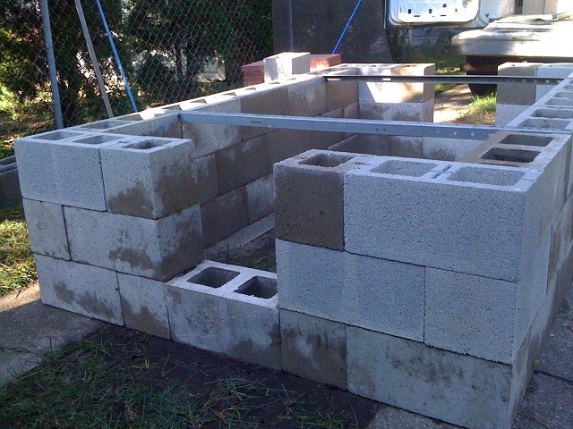 Очаг из шлакоблока для гриля - фото 2