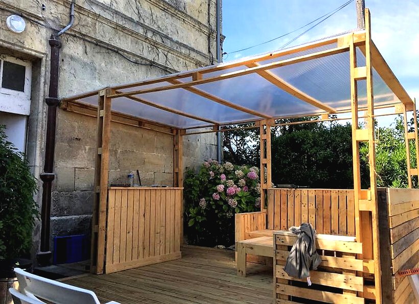 Беседка на даче из поддонов - фото 13