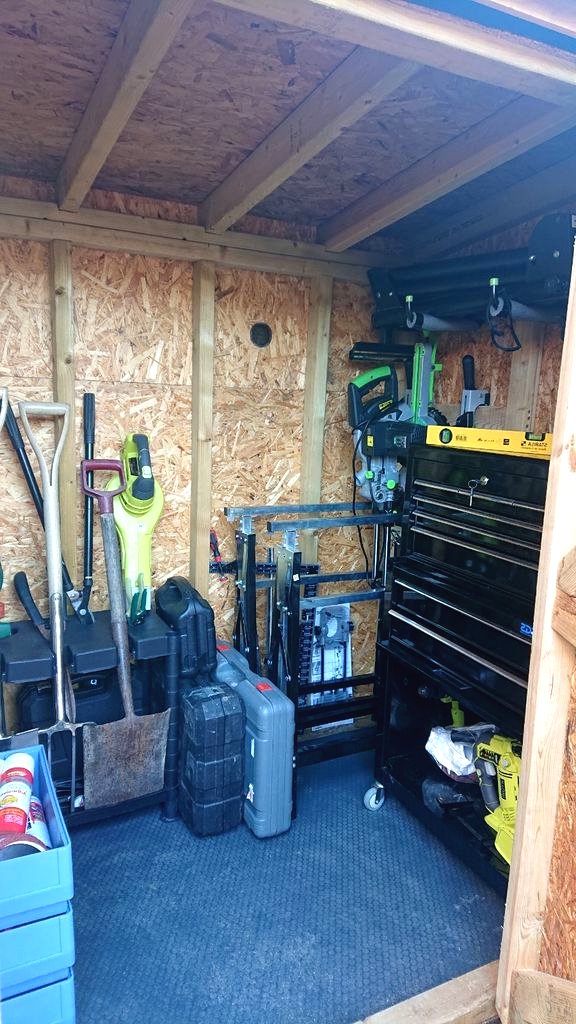 Современный сарай из дерева - фото 29