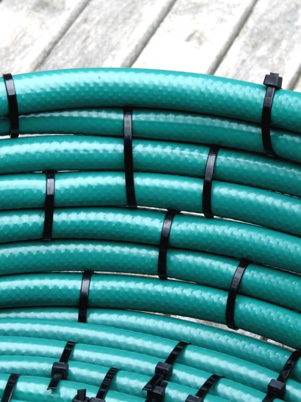 Корзина из старых шлангов - фото 10