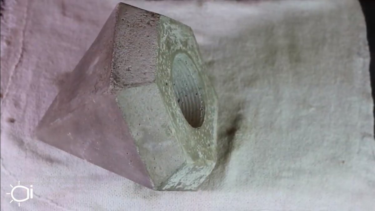 Горшок из цемента в форме алмаза - фото 8