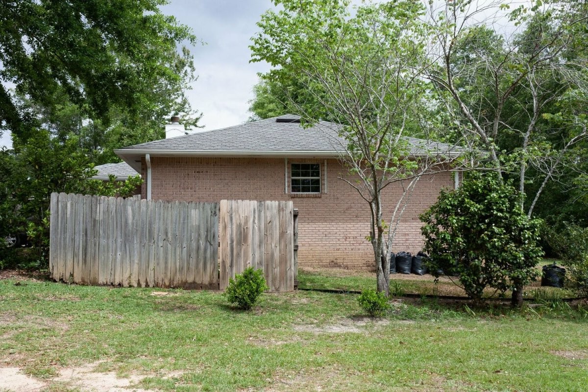 Оригинальный забор из шпалер - фото 2