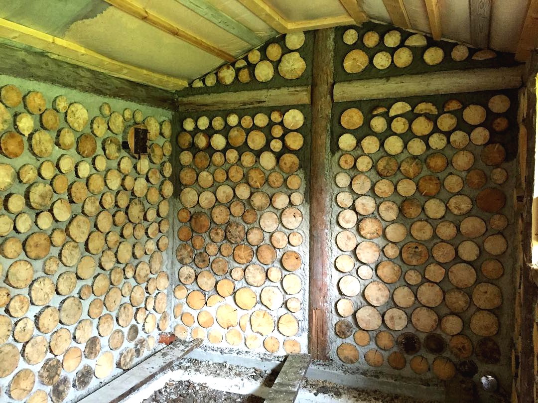 Необычная баня из бревен - фото 7