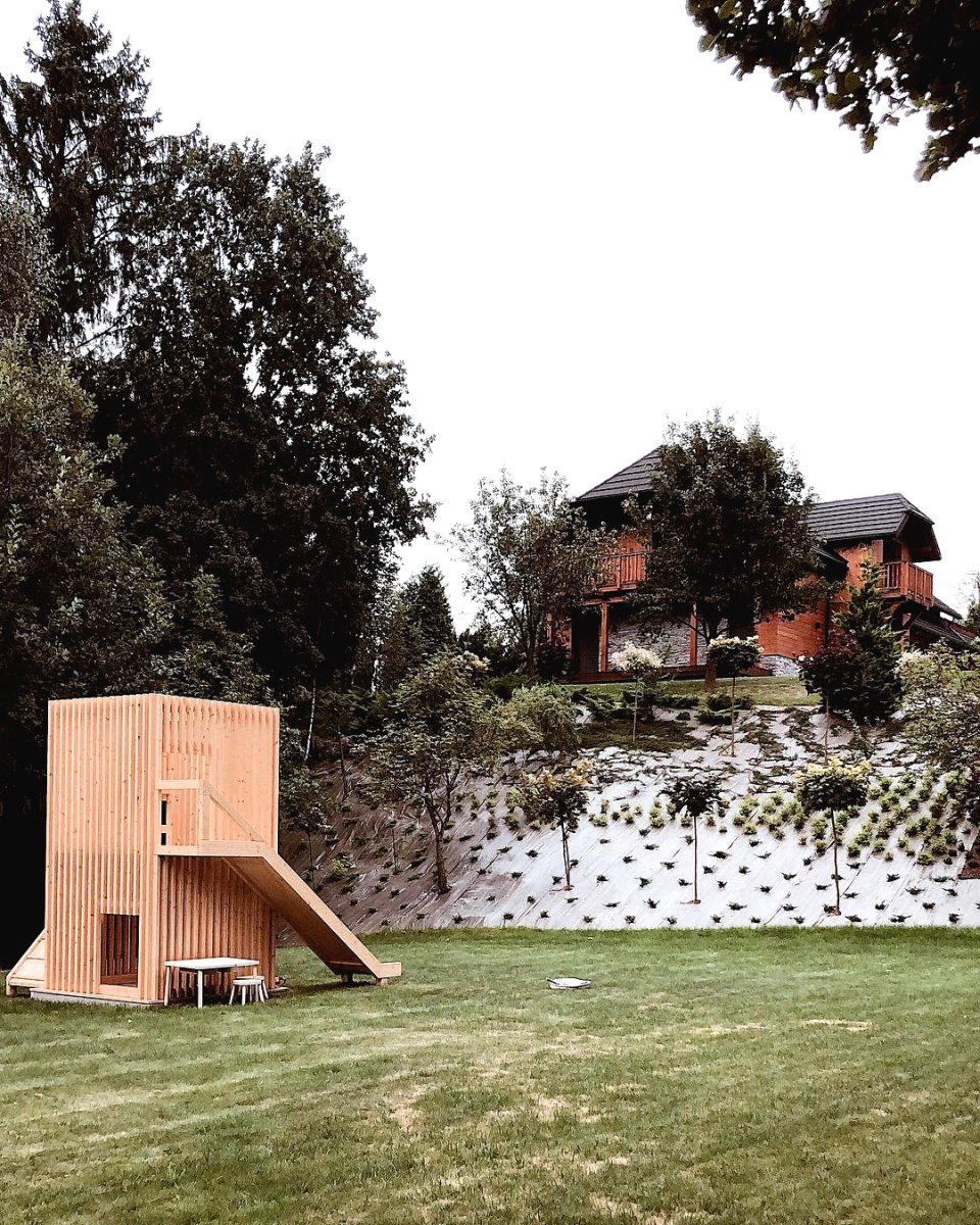 Детский домик с горкой из дерева - фото 3