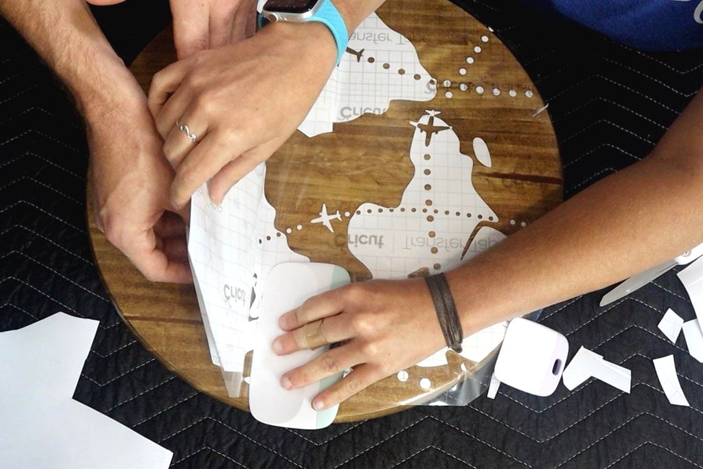 Стол из дерева и эпоксидной смолы своими руками - фото 11