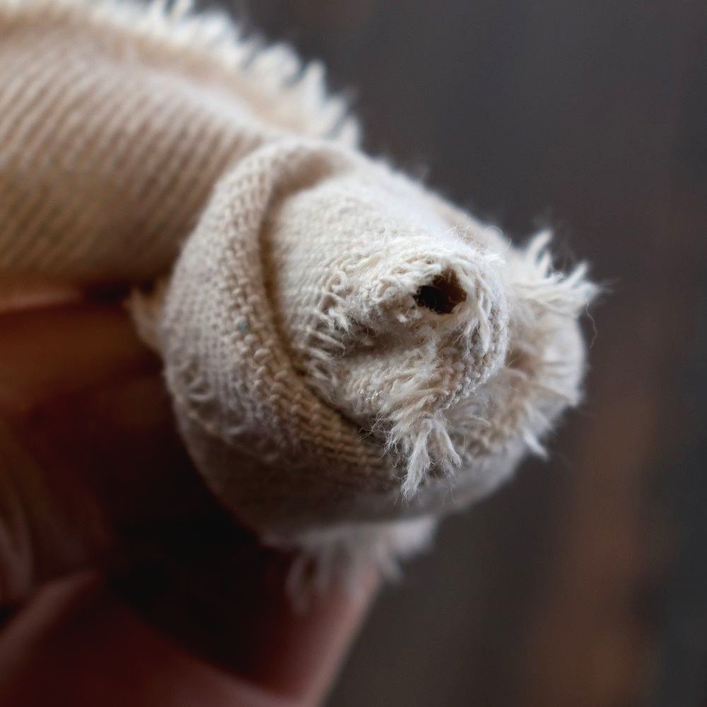 Красивая фактурная подушка из ткани - фото 2