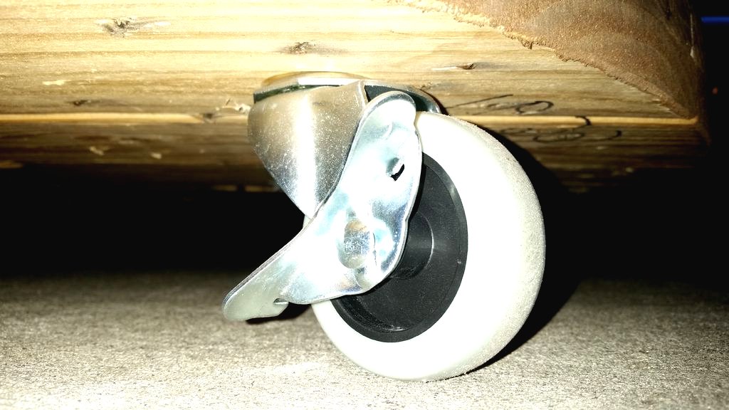 Столик из кабельной катушки - фото 3