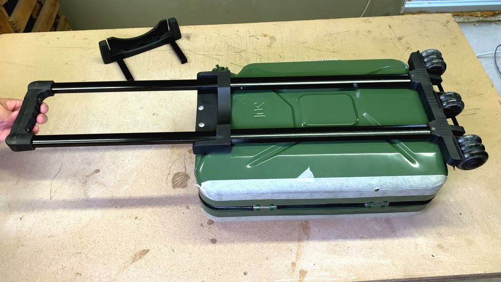 Чемодан из канистры своими руками - фото 19