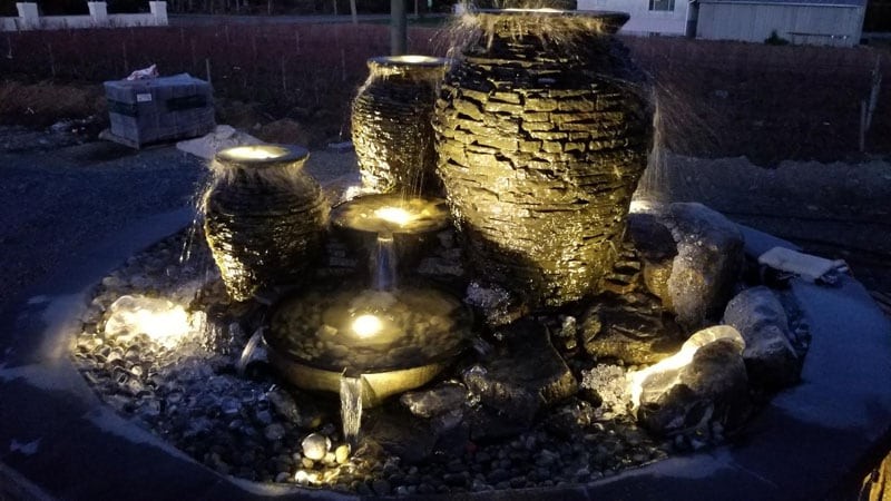 Оригинальный фонтан из каменных ваз - фото 9
