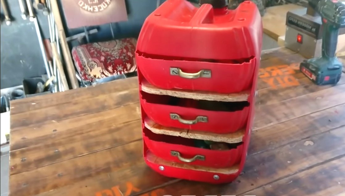 Ящик для хранения инструментов из пластиковой канистры - фото 2