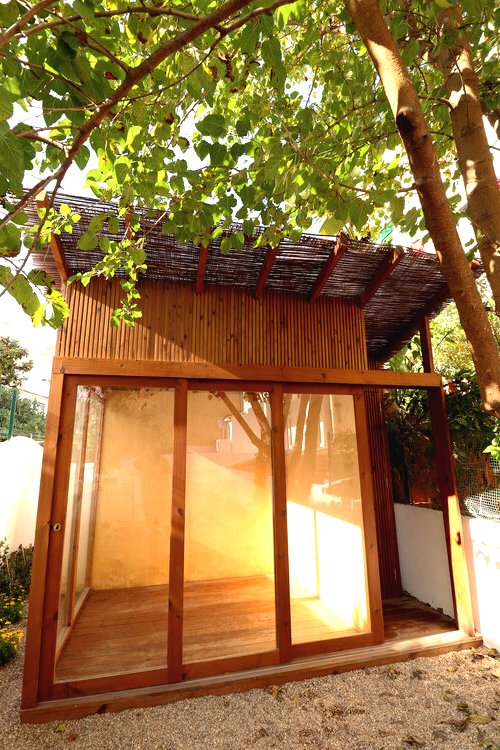 Интересный вариант закрытой беседки - фото 8