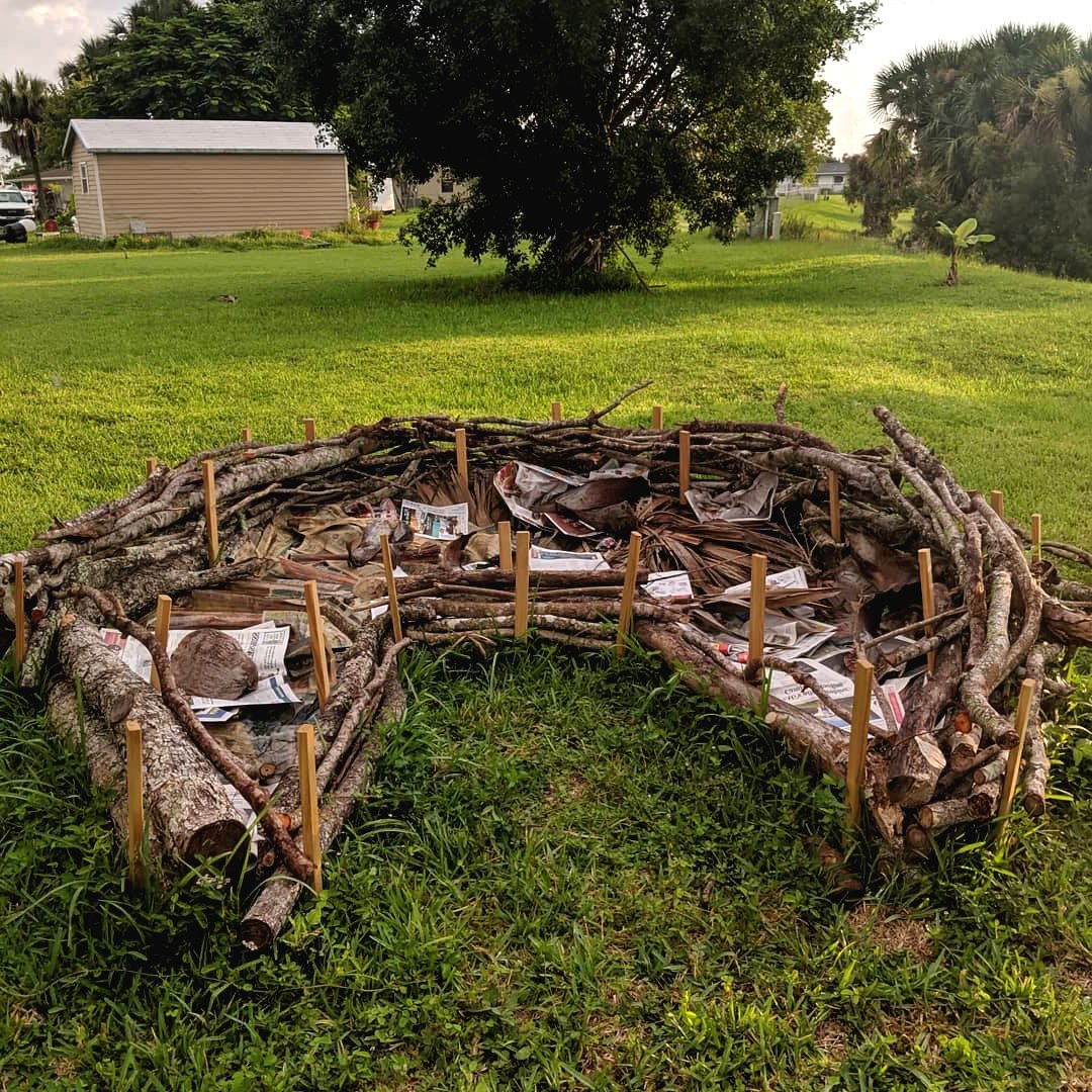 Грядка из спилов и веток - фото 3