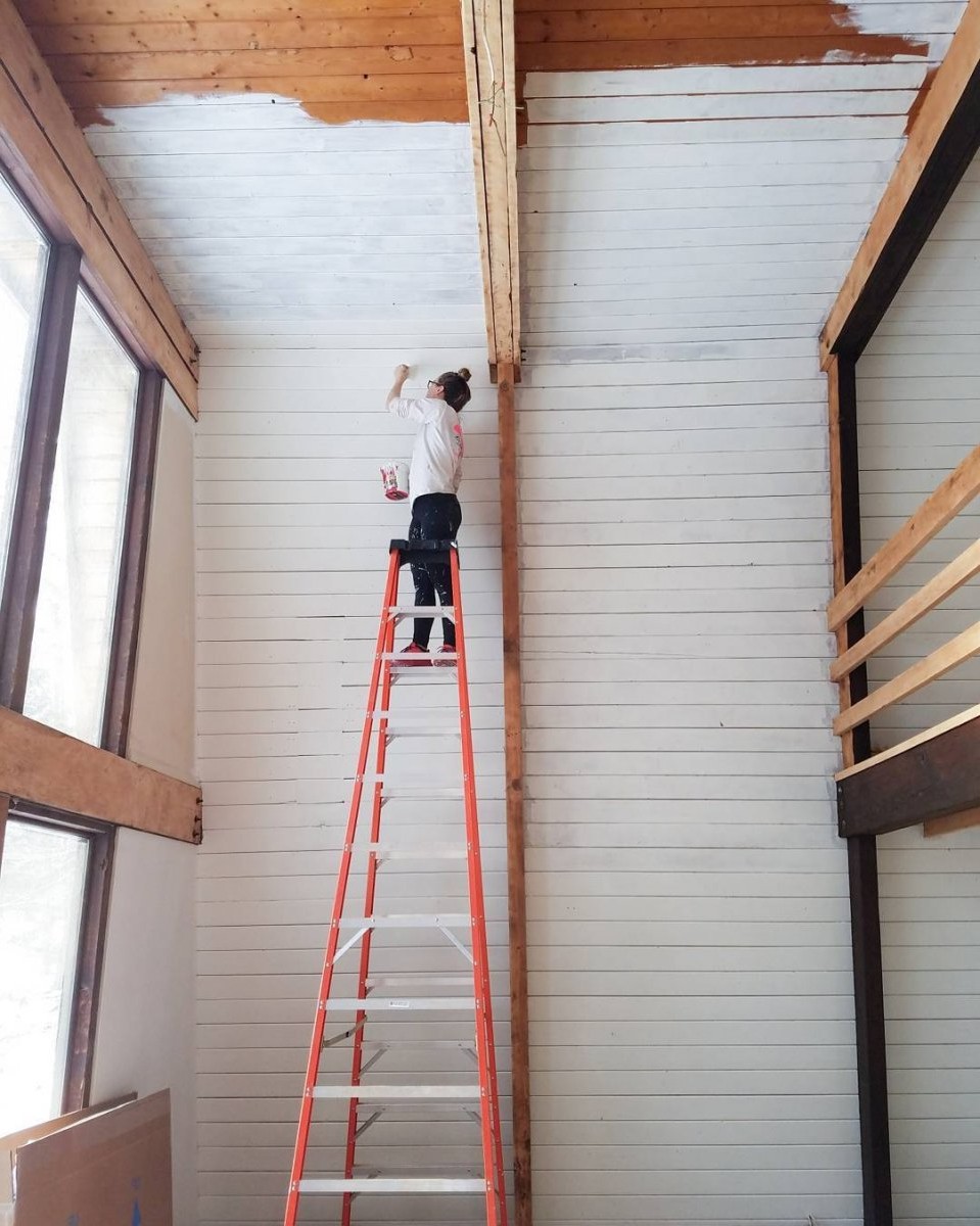 Двухэтажный дом с большими окнами - фото 15