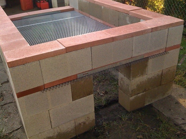 Очаг из шлакоблока для гриля - фото 6