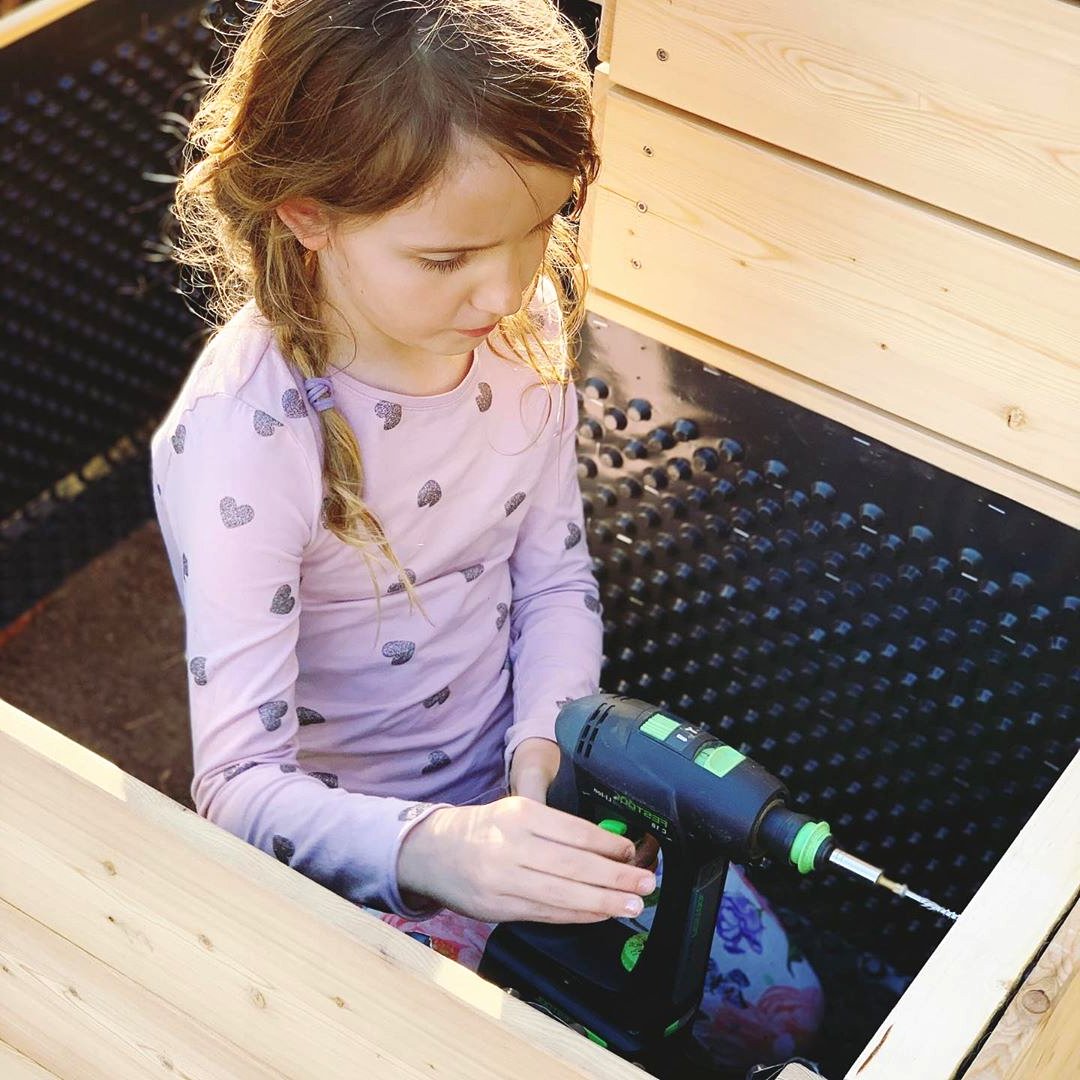 Очень красивая клумба для выращивания цветов - фото 7