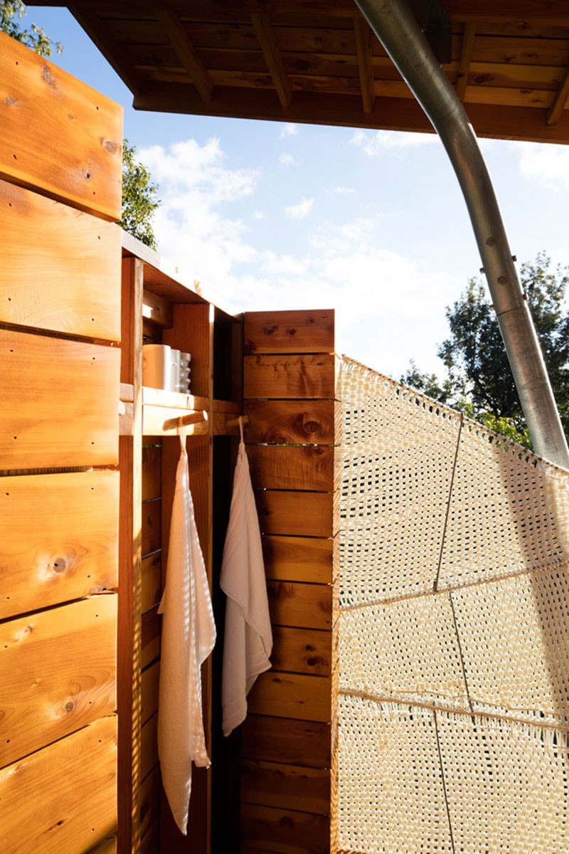 Удивительная беседка из дерева можжевельника - фото 4