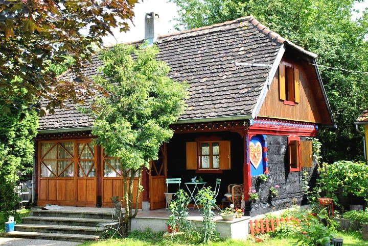 Хорватский деревянный дом - фото