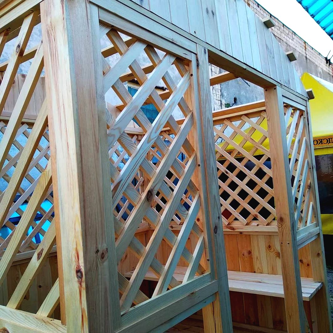 Интересная беседка из дерева - фото 2