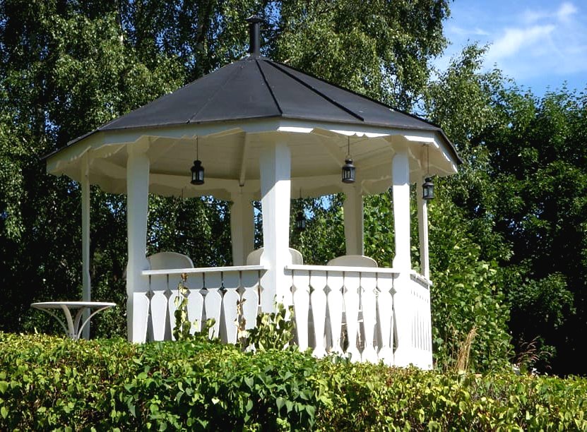 Как оформить беседку на даче - фото 11