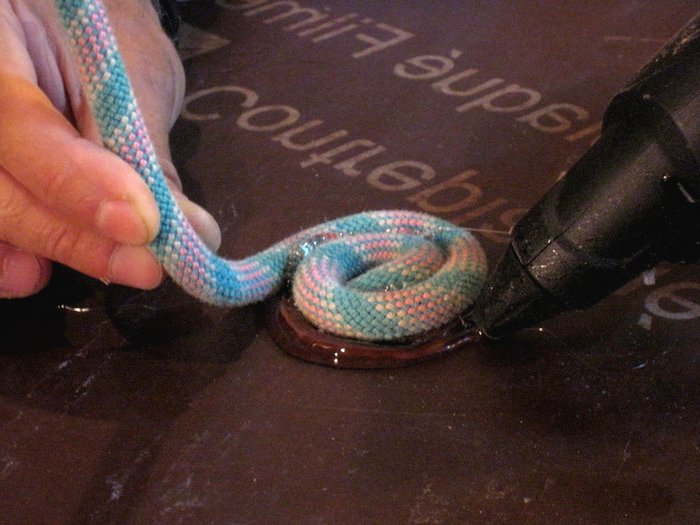 Столик из автопокрышки - фото 8