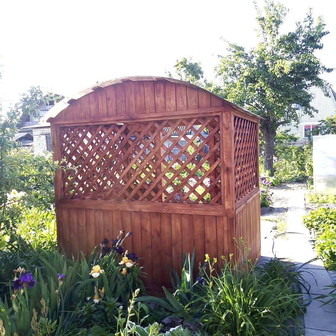 Интересная беседка из дерева - фото 9