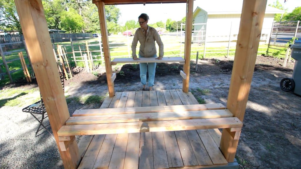 Уютная беседка с декоративной решеткой - фото 18