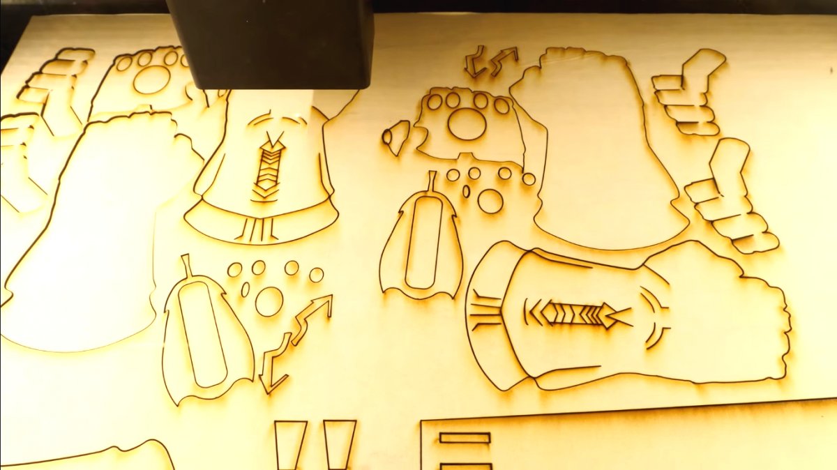 Деревянные щипцы как шуточный подарок к 23 февраля - фото 2