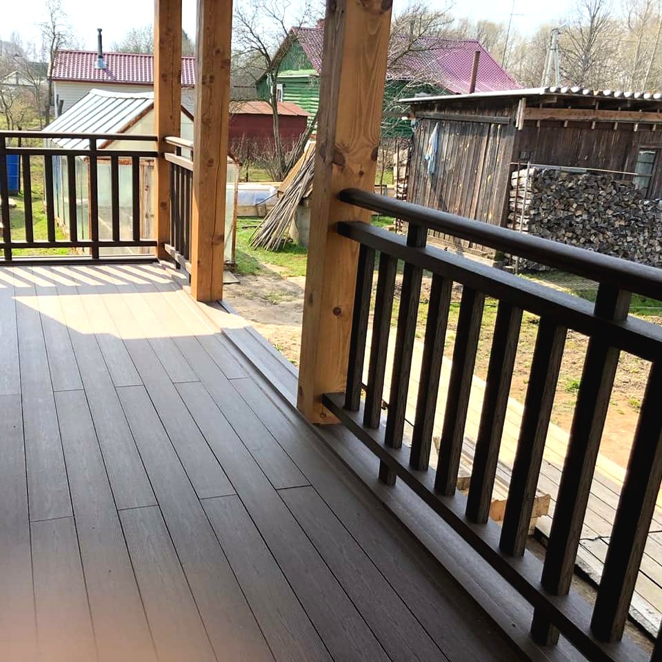 Красивая веранда из дерева - фото 3