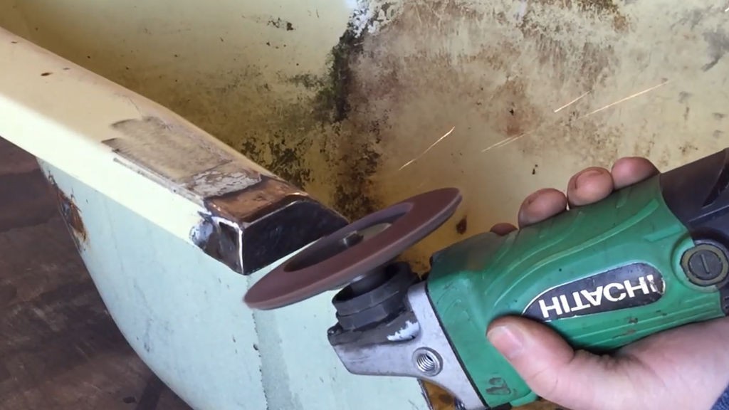 Необычное кресло из старой ванны - фото 14