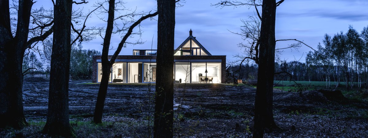 Интересный кирпичный дом - фото 6