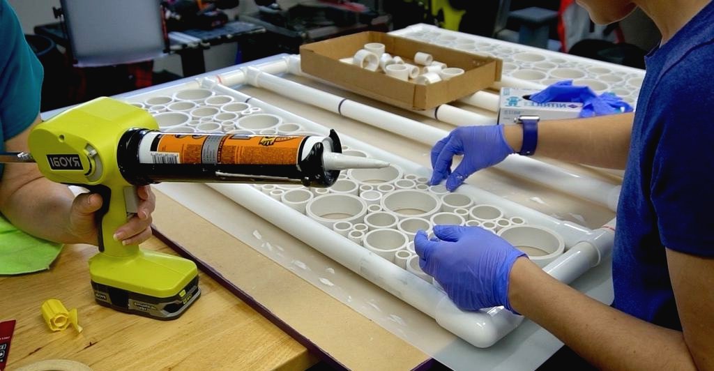 Калитка в сад из пластиковых труб - фото 2