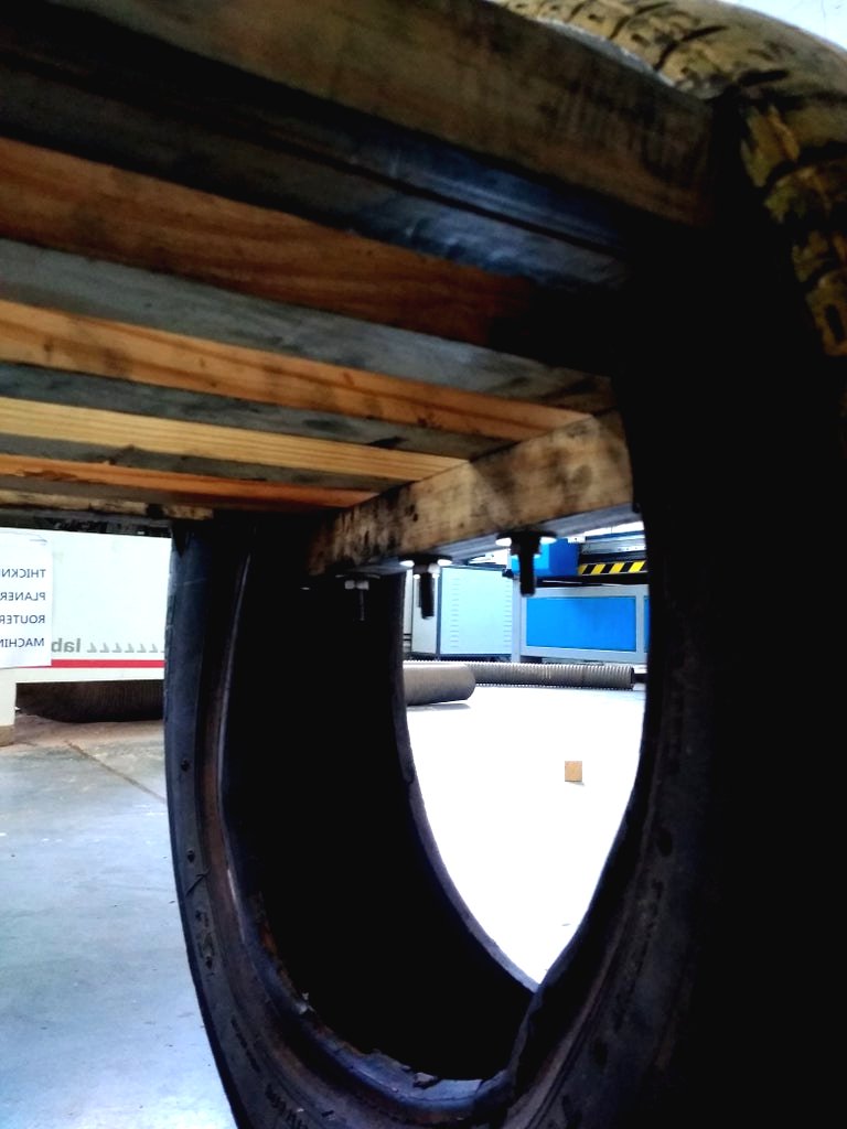 Скамья из автопокрышек - фото 10