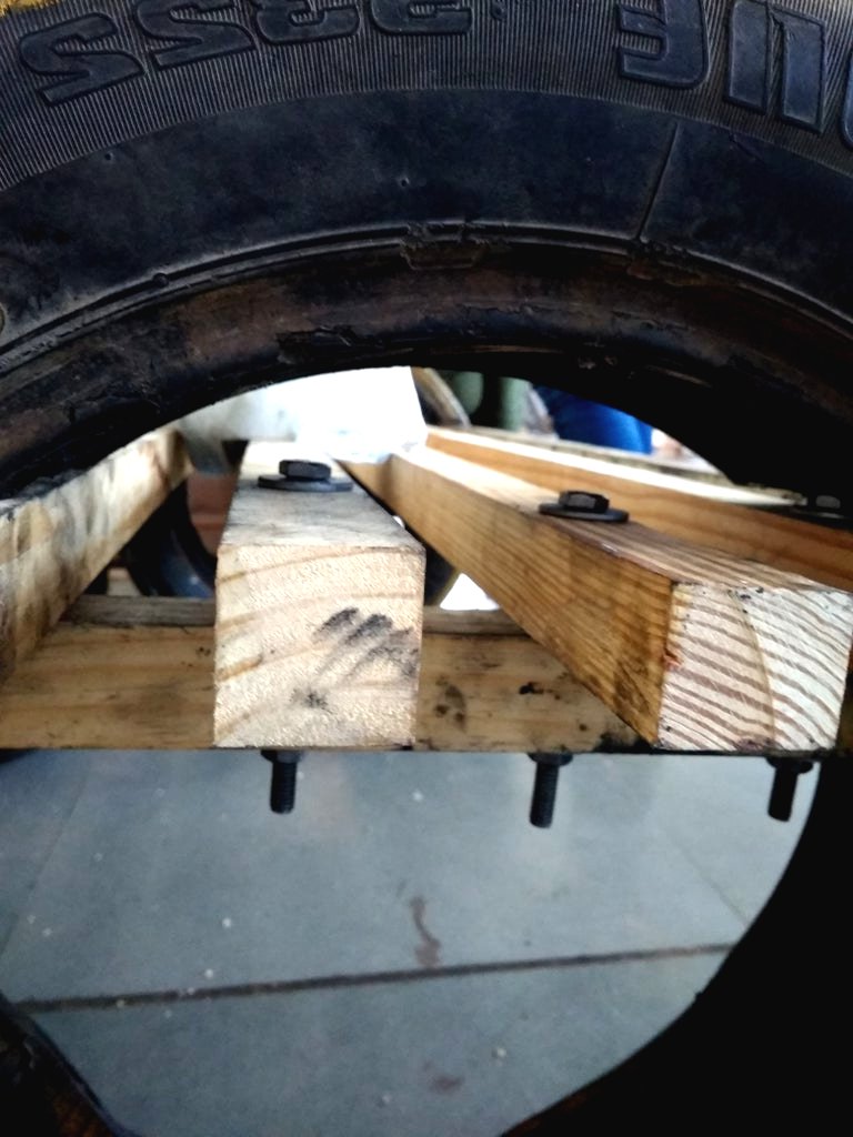 Скамья из автопокрышек - фото 11