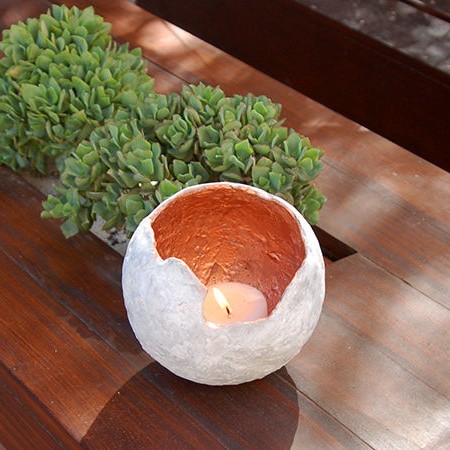 Декоративный шар из бетона - фото