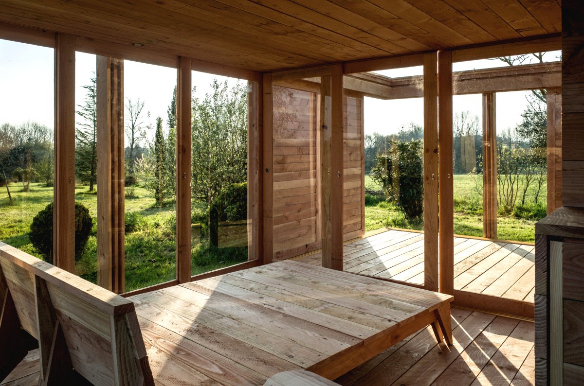 Маленький домик из дерева - фото 11